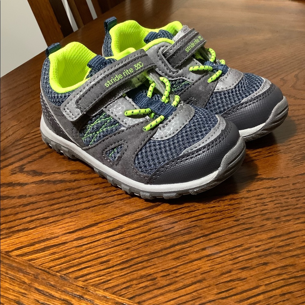 Toddler Boys Stride Rite 360 Size 6T Brand New